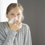 ¿Cómo diferenciar la rinitis alérgica de un resfriado común?